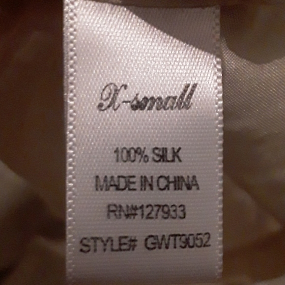 EUC 100% silk printed short sleeve blouse - Picture 3 of 4